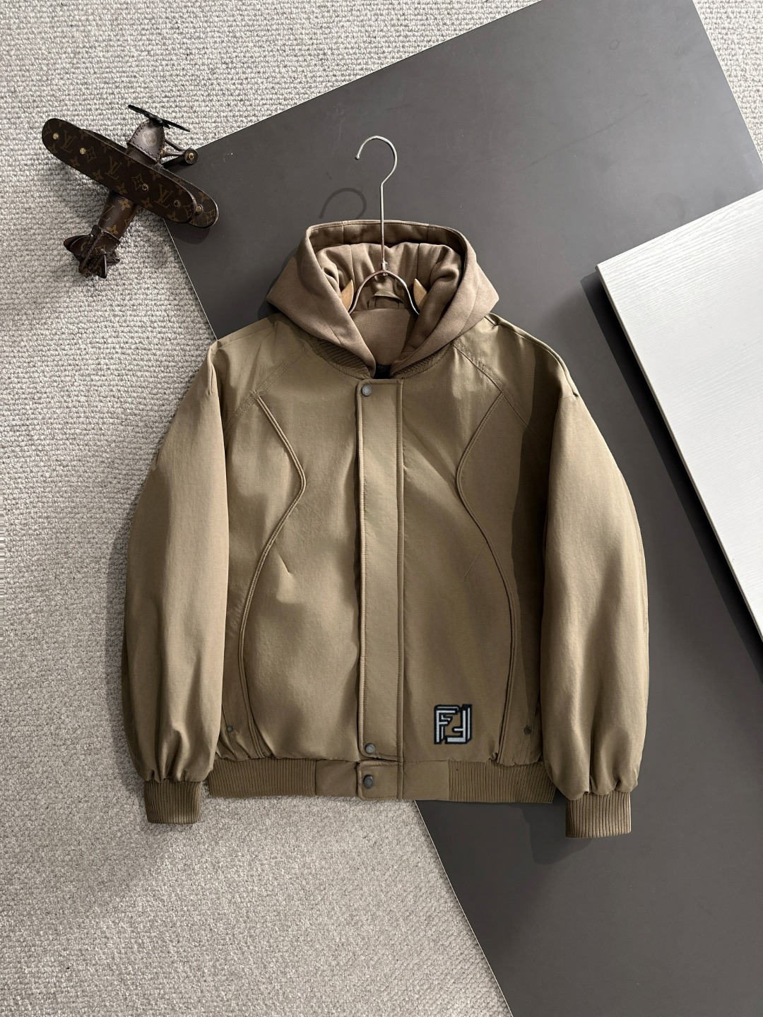 两天货期 芬迪 🔥🔥高端定制 2025冬季官网最新款爆款羽绒服 客供原版订制五金配件全进口原版定制 欢迎