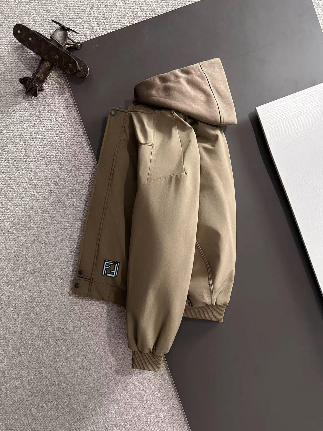 两天货期 芬迪 🔥🔥高端定制 2025冬季官网最新款爆款羽绒服 客供原版订制五金配件全进口原版定制 欢迎