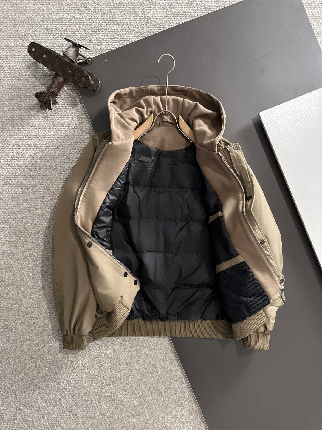 两天货期 芬迪 🔥🔥高端定制 2025冬季官网最新款爆款羽绒服 客供原版订制五金配件全进口原版定制 欢迎