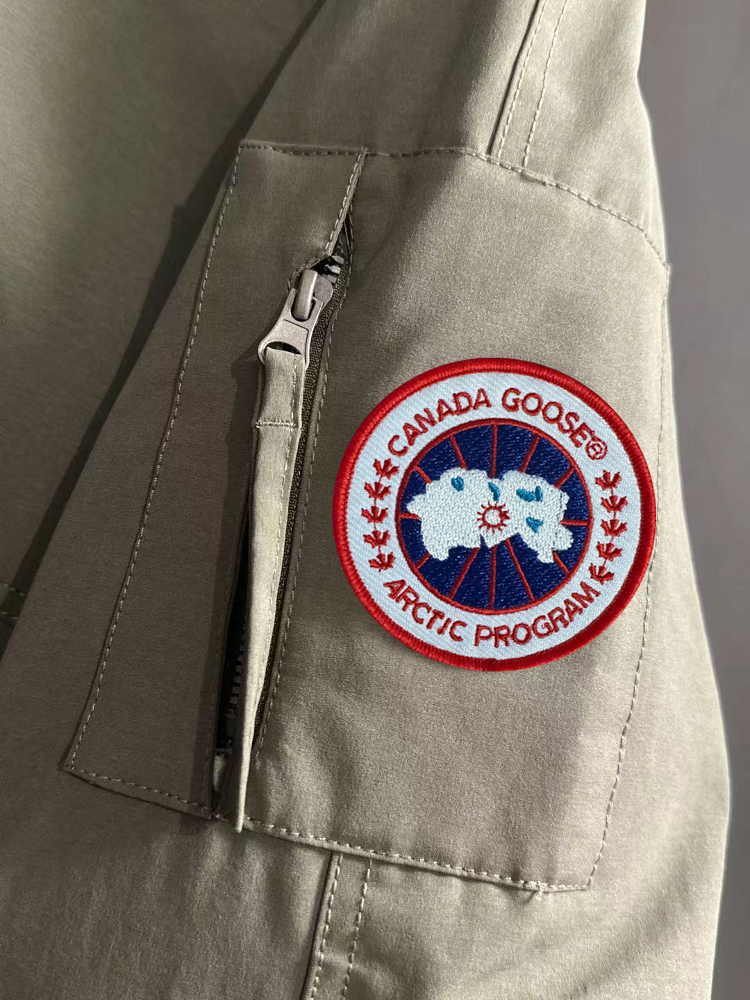 两天货期 大鹅 🔥🔥高端定制 2025冬季官网最新款爆款羽绒服 客供原版订制五金配件全进口原版定制 欢迎