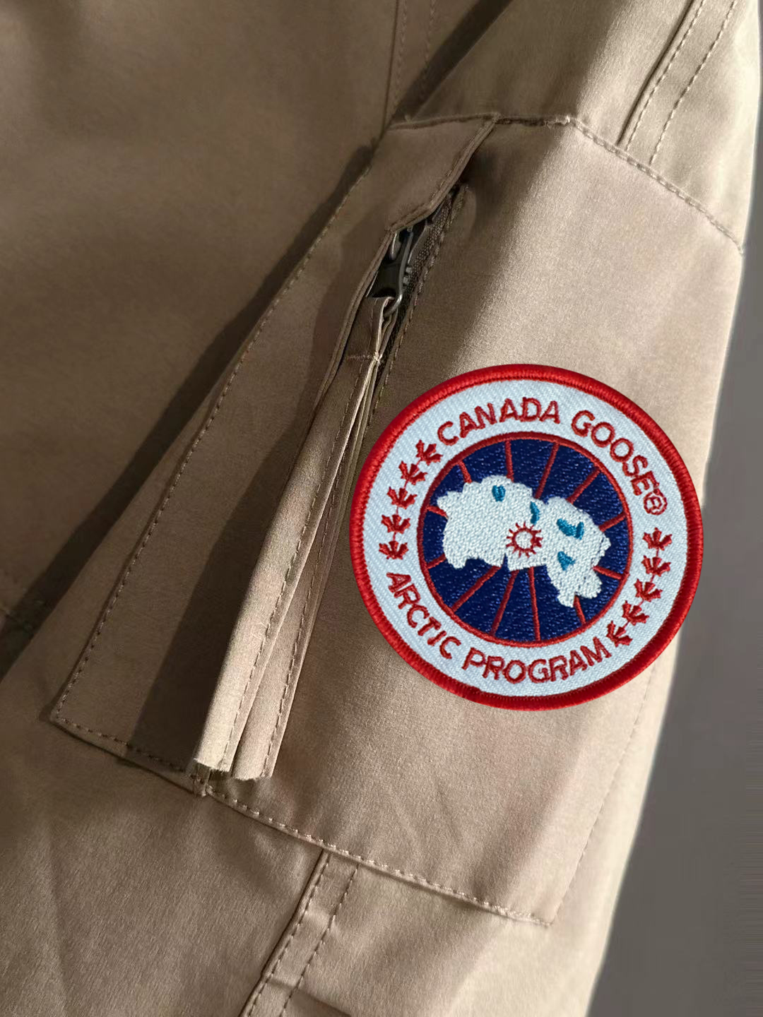 两天货期 大鹅 🔥🔥高端定制 2025冬季官网最新款爆款羽绒服 客供原版订制五金配件全进口原版定制 欢迎