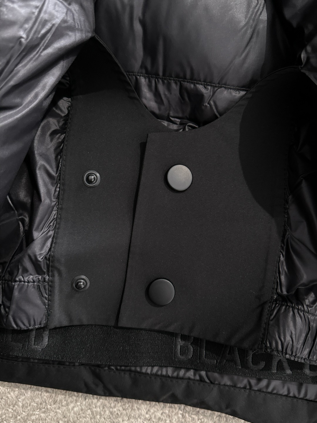 两天货期 芬迪 🔥🔥高端定制 2025冬季官网最新款爆款羽绒服 客供原版订制五金配件全进口原版定制 欢迎