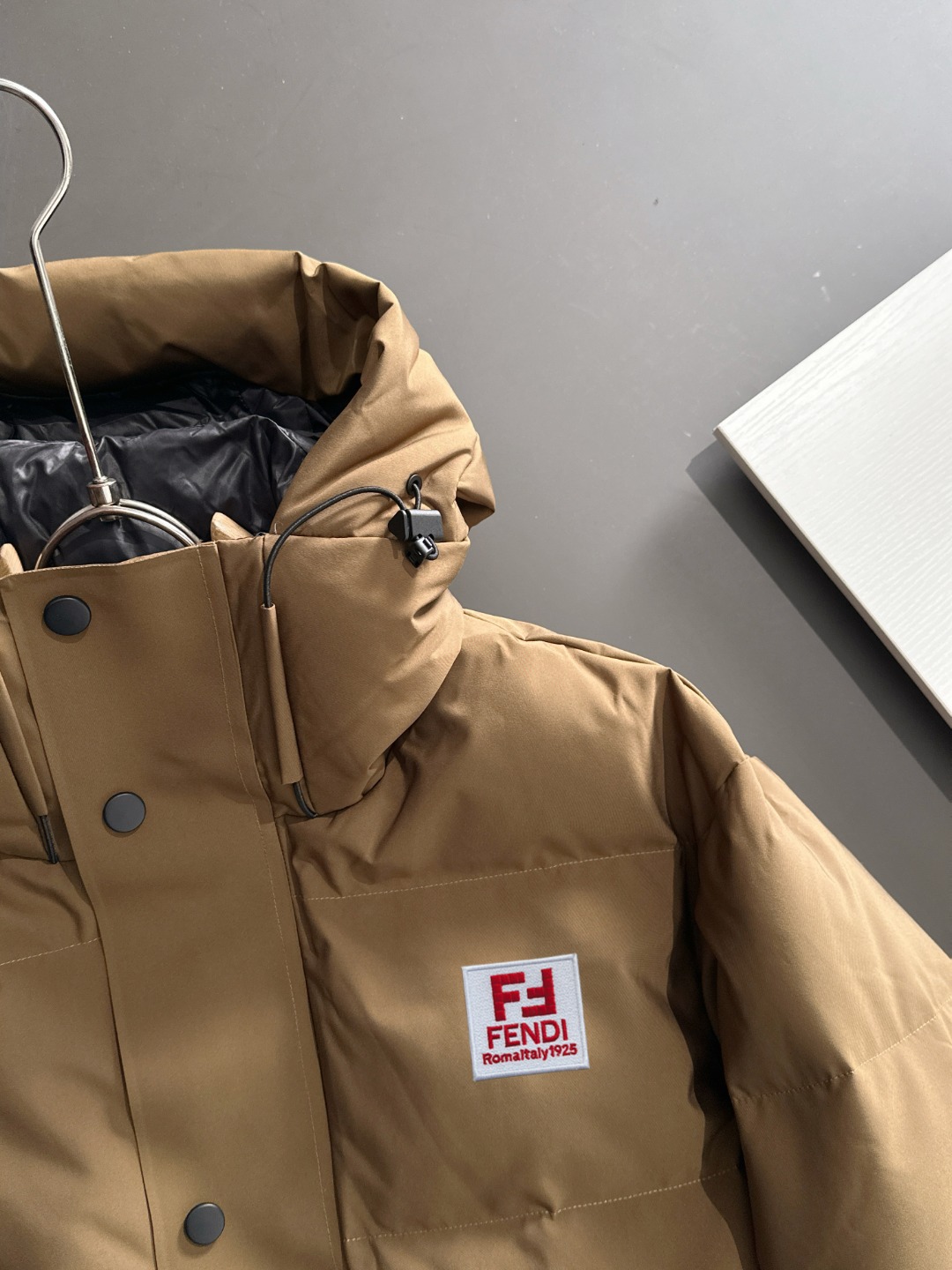 两天货期 芬迪 🔥🔥高端定制 2025冬季官网最新款爆款羽绒服 客供原版订制五金配件全进口原版定制 欢迎