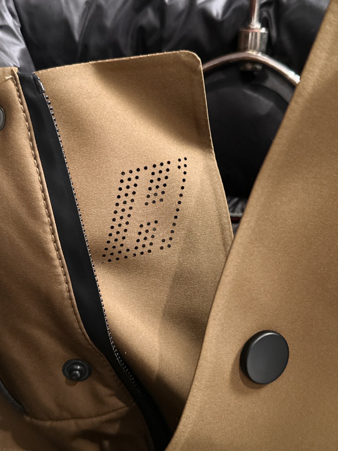 两天货期 芬迪 🔥🔥高端定制 2025冬季官网最新款爆款羽绒服 客供原版订制五金配件全进口原版定制 欢迎