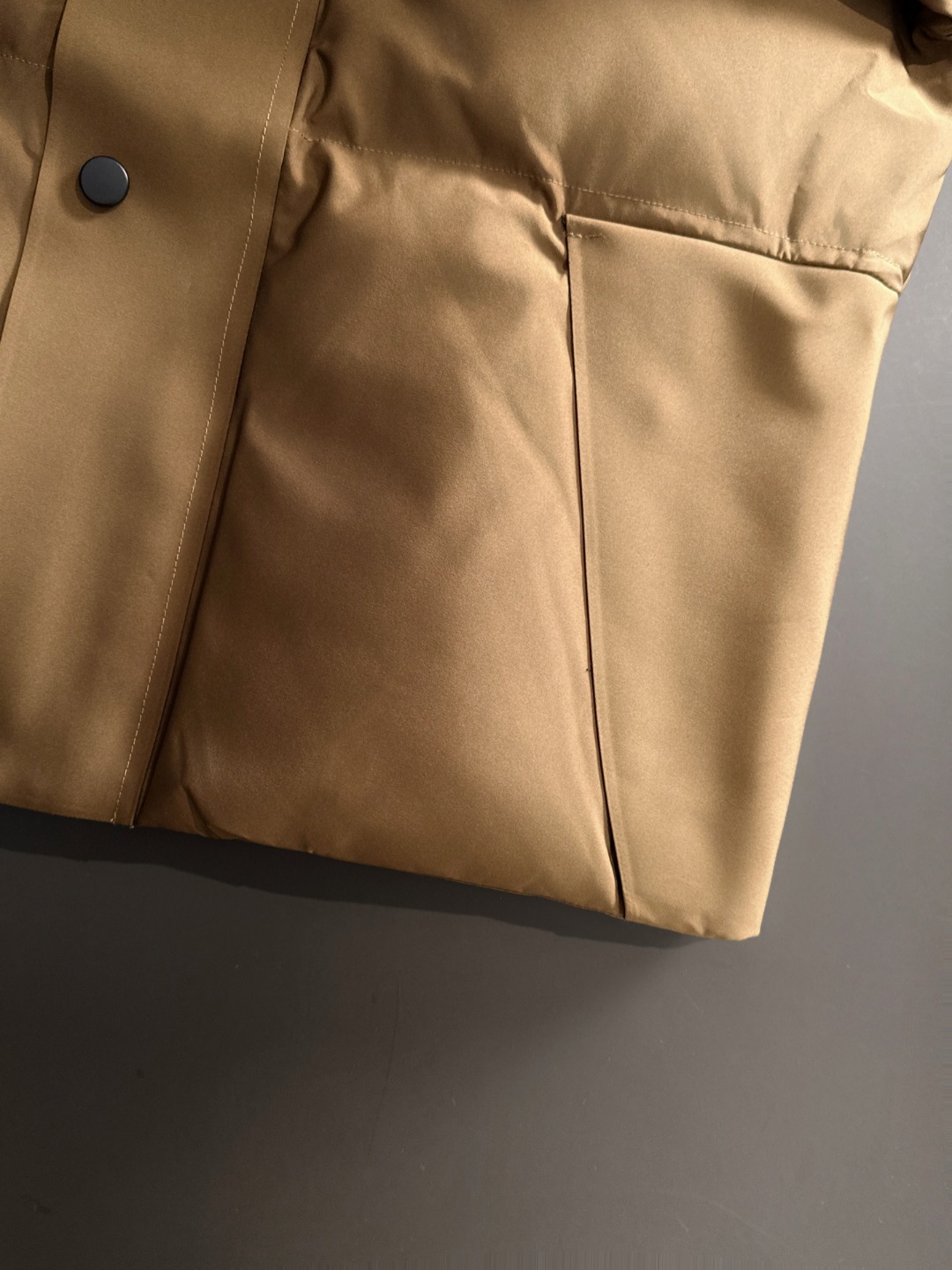 两天货期 芬迪 🔥🔥高端定制 2025冬季官网最新款爆款羽绒服 客供原版订制五金配件全进口原版定制 欢迎