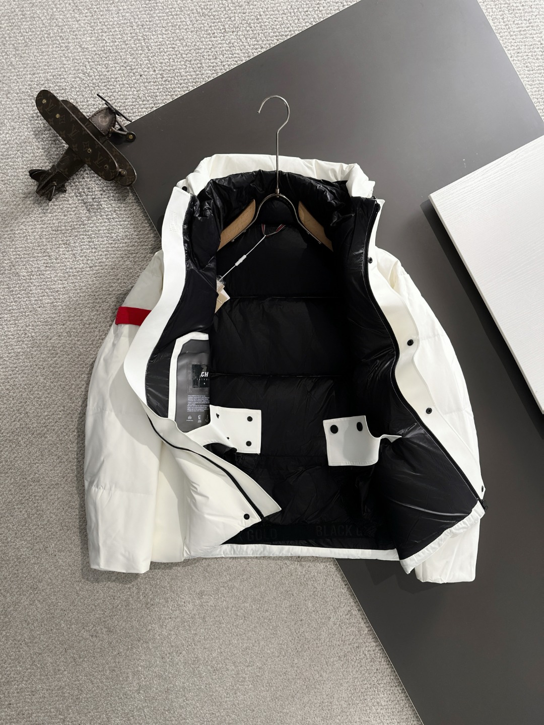 两天货期 芬迪 🔥🔥高端定制 2025冬季官网最新款爆款羽绒服 客供原版订制五金配件全进口原版定制 欢迎