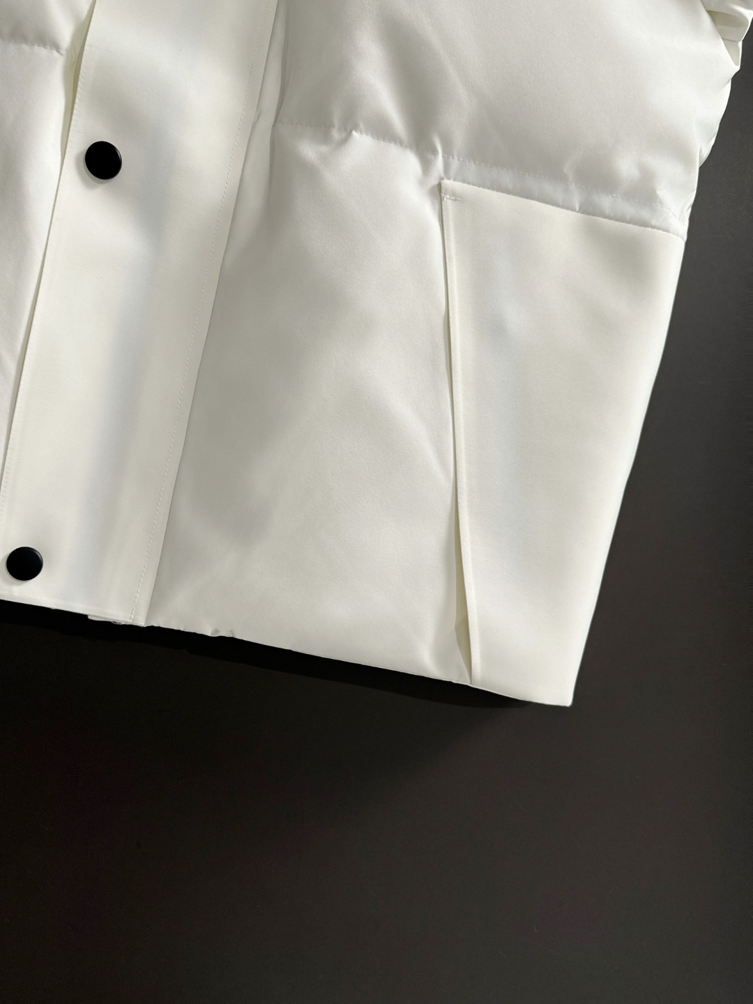 两天货期 芬迪 🔥🔥高端定制 2025冬季官网最新款爆款羽绒服 客供原版订制五金配件全进口原版定制 欢迎