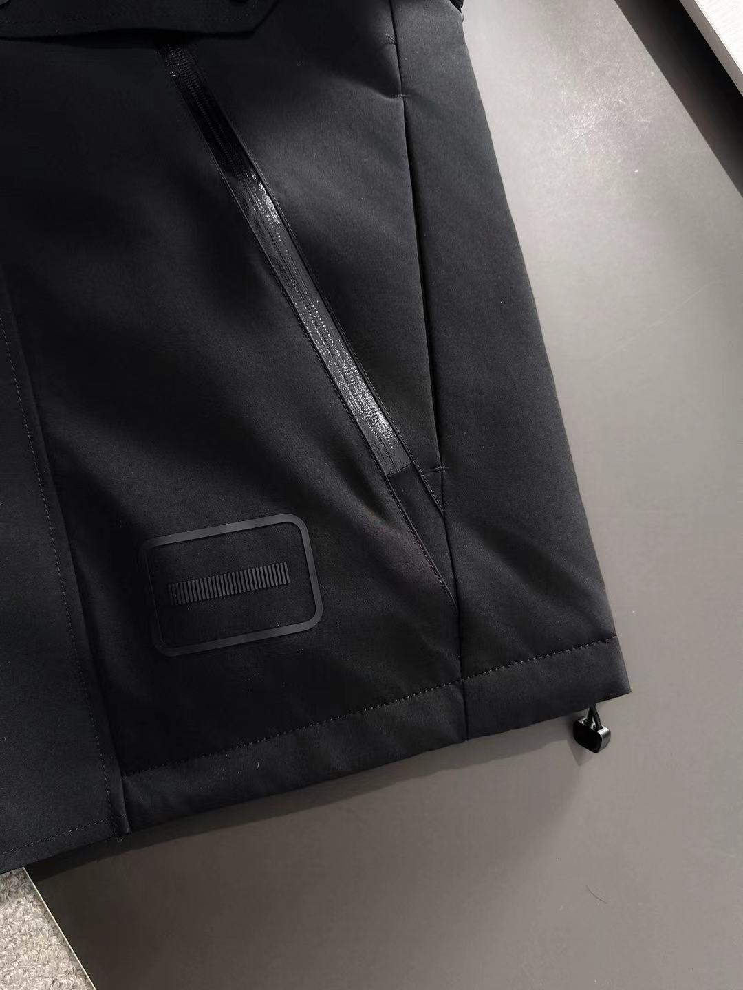 两天货期 LV 🔥🔥高端定制 2025冬季官网最新款爆款羽绒服 客供原版订制五金配件全进口原版定制 欢迎