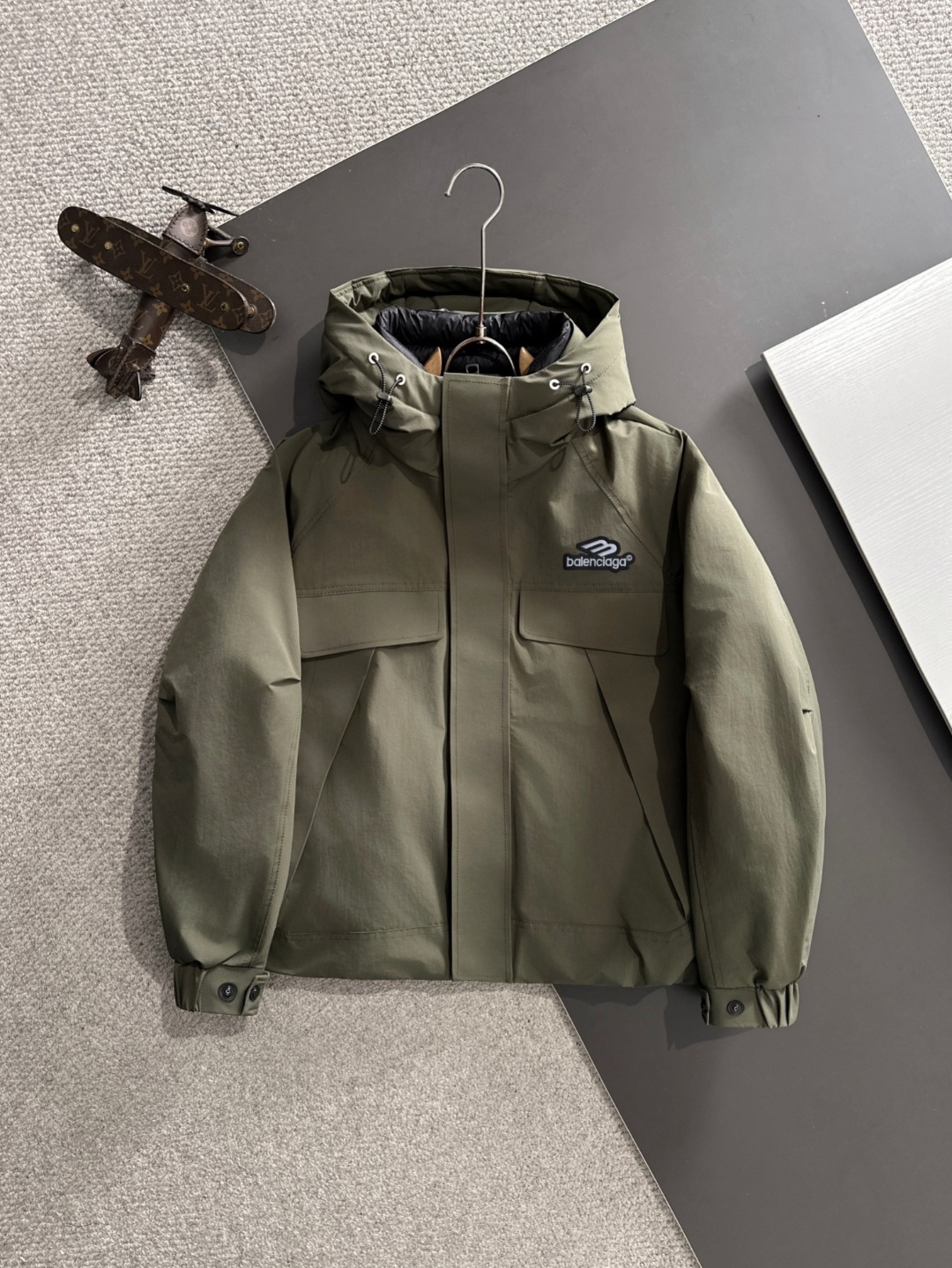 两天货期 巴黎世家 🔥🔥高端定制 2025冬季官网最新款爆款羽绒服 客供原版订制五金配件全进口原版定制 