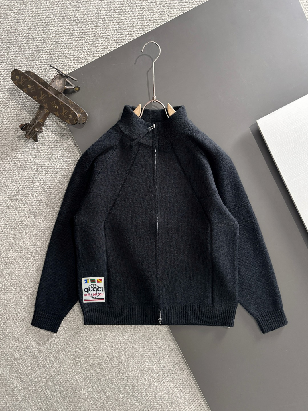 Gucci Wool Blend Men's Winter Sweater with Embroidered Logo - Stylish & Warm