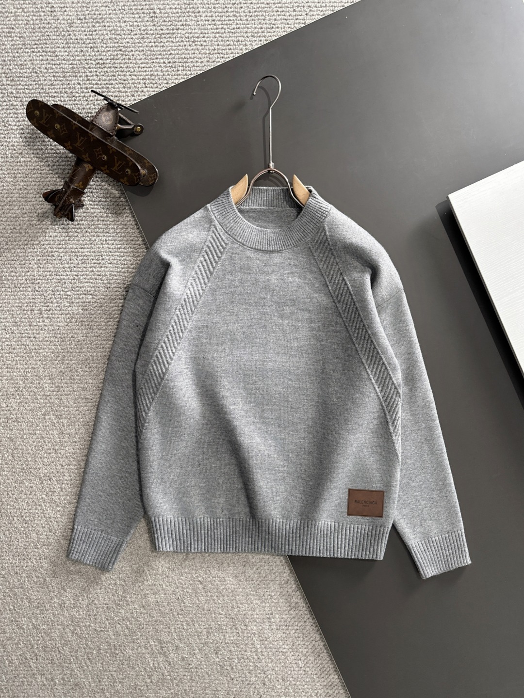 Envío al día siguiente P180 Balenciaga 2025 suéter de invierno más nuevo del sitio web oficial, ¡el mismo que se vende …