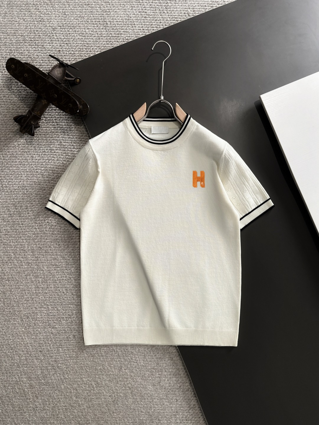 Envío al día siguiente P160 Alta calidad Hermès 2026 primavera nueva camiseta de manga corta para hombre. Tejido de alg…