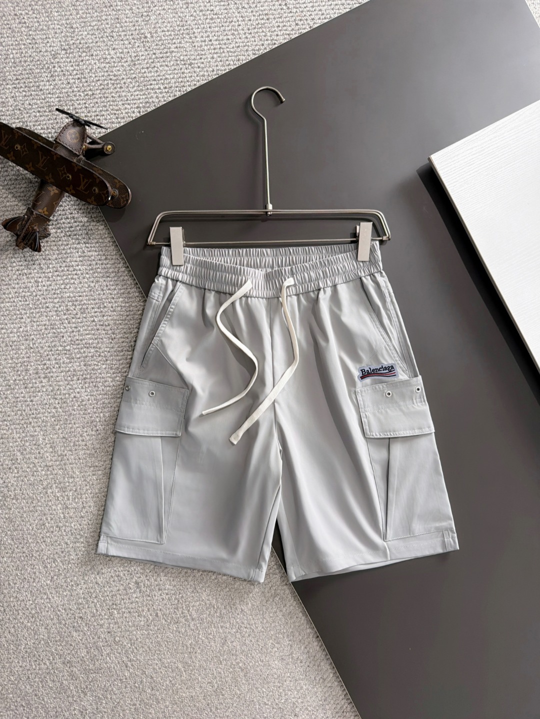 P150 Productos de alta gama Balenciaga 2026 primavera y verano nuevos pantalones cortos casuales con banda elástica, te…