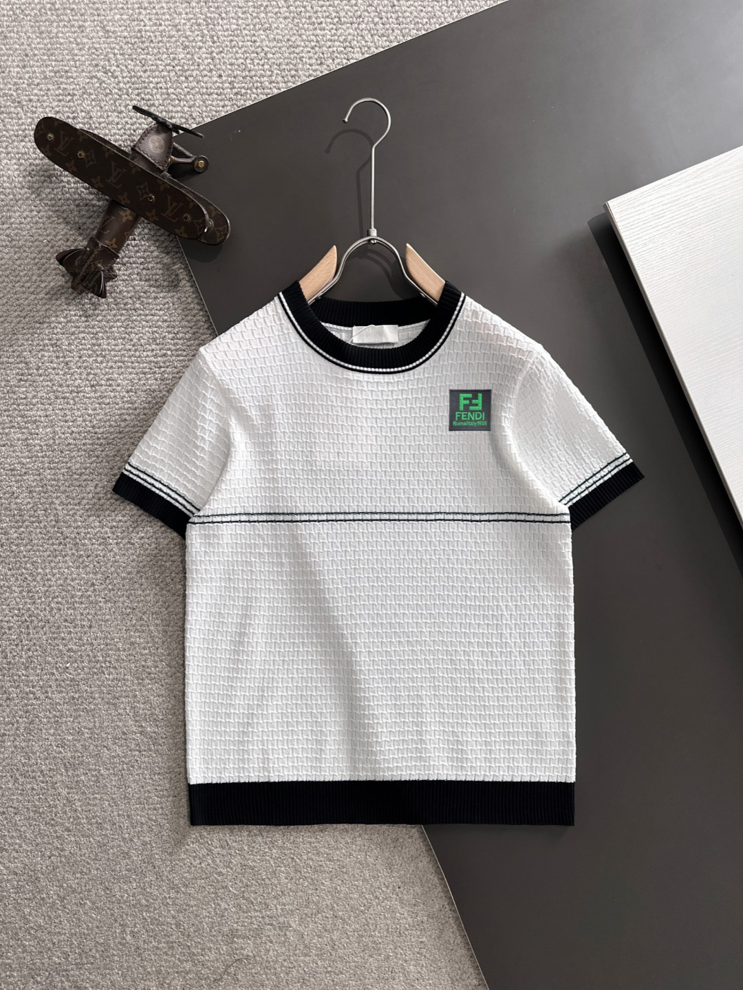 Envío al día siguiente, P160 de alta calidad, Fendi 2026 verano nueva camiseta de manga corta para hombre, hecha de alg…