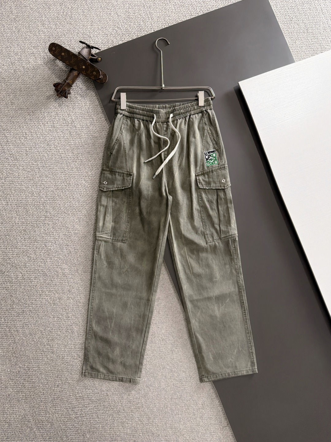 Envío al día siguiente P190 Loewe pantalones casuales con cintura elástica de la nueva colección 2026 primavera/verano,…