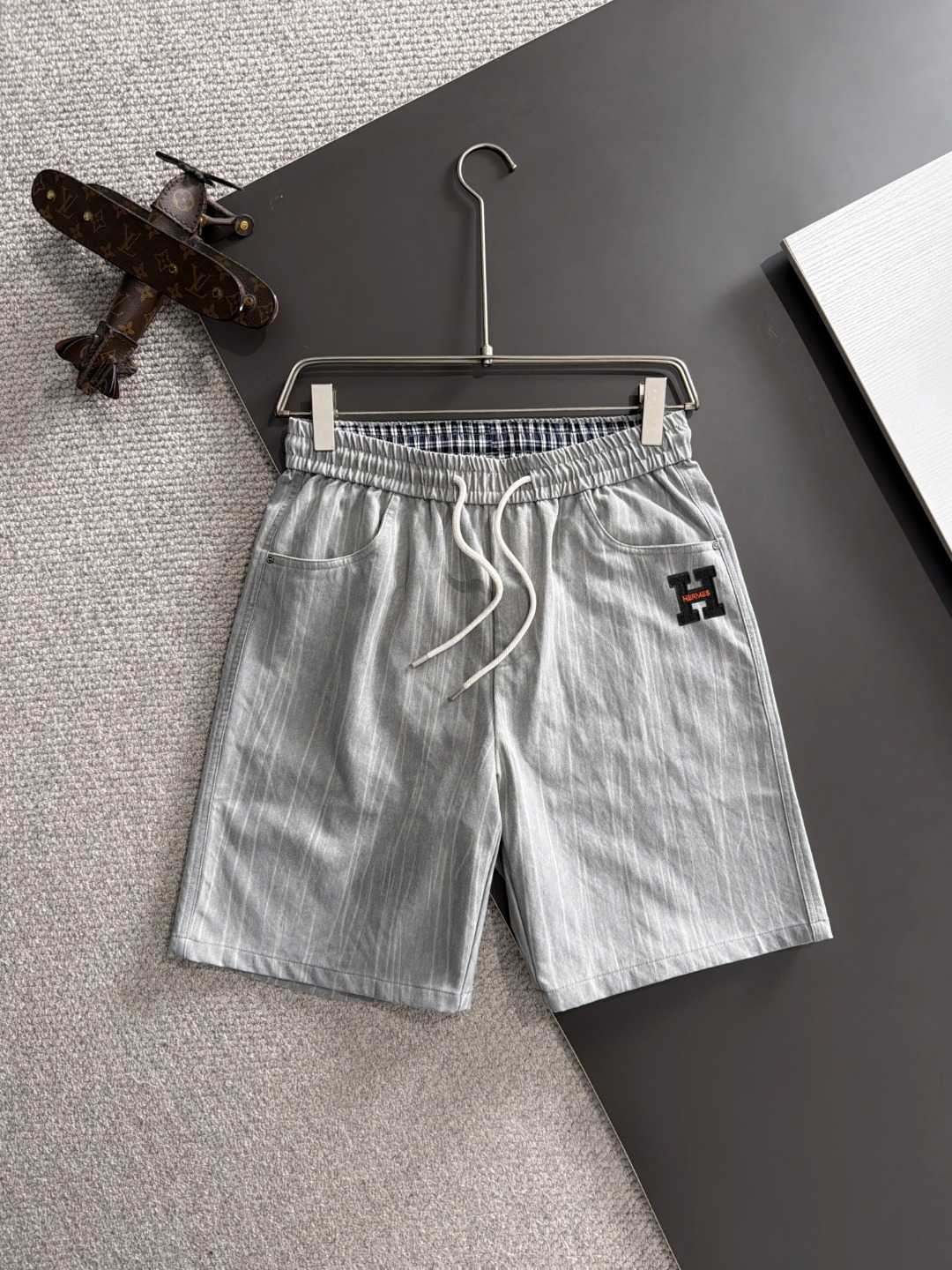 Envío al día siguiente P160 alta calidad Hermès 2026 primavera/verano nuevo estilo pantalones cortos casuales con cintu…