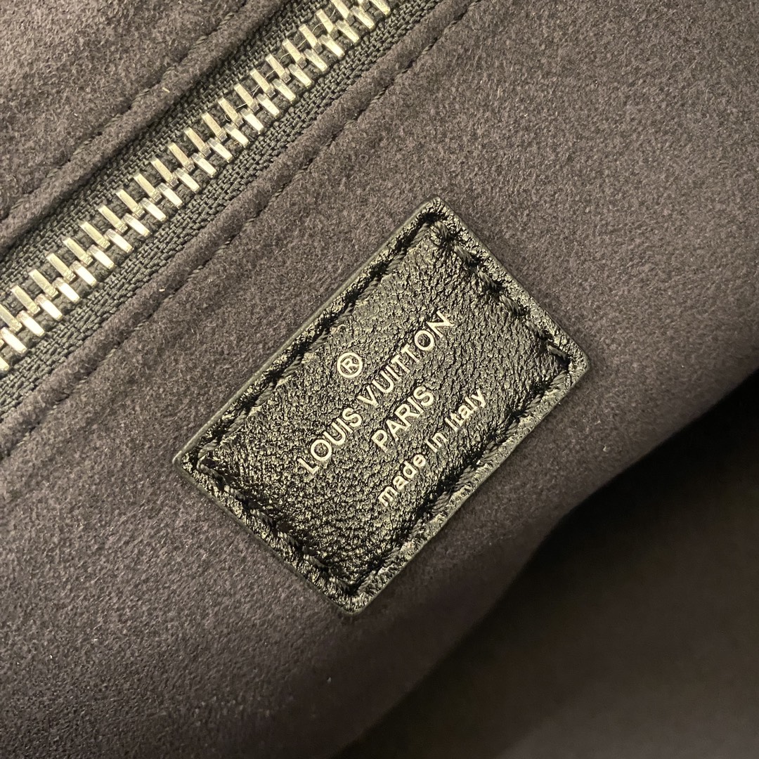 Louis Vuitton CarryAll Dark Medium Hobo Bag, M25143 - Luxurious Leather Handbag 4 i1724917700 2628 5
