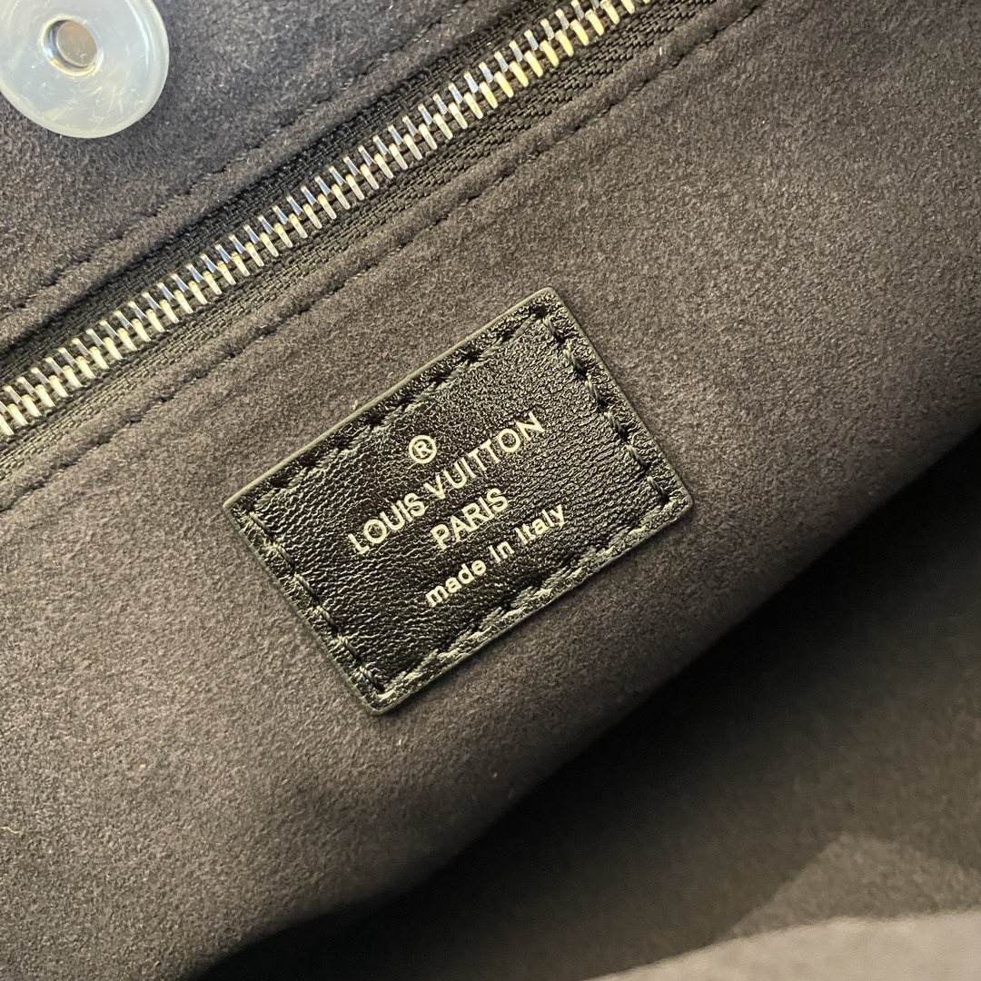 Louis Vuitton CarryAll Cargo Small Black Leather HandBag 33.5x23x15cm 8 i1725001155 4902 2