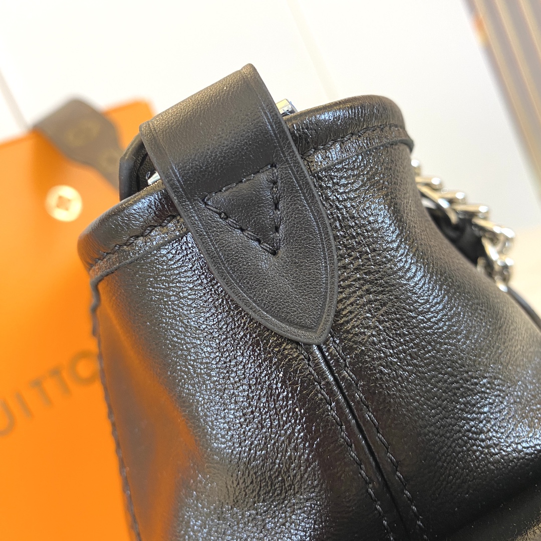 Louis Vuitton CarryAll Cargo Small Black Leather HandBag 33.5x23x15cm 6 i1725001155 5675 4