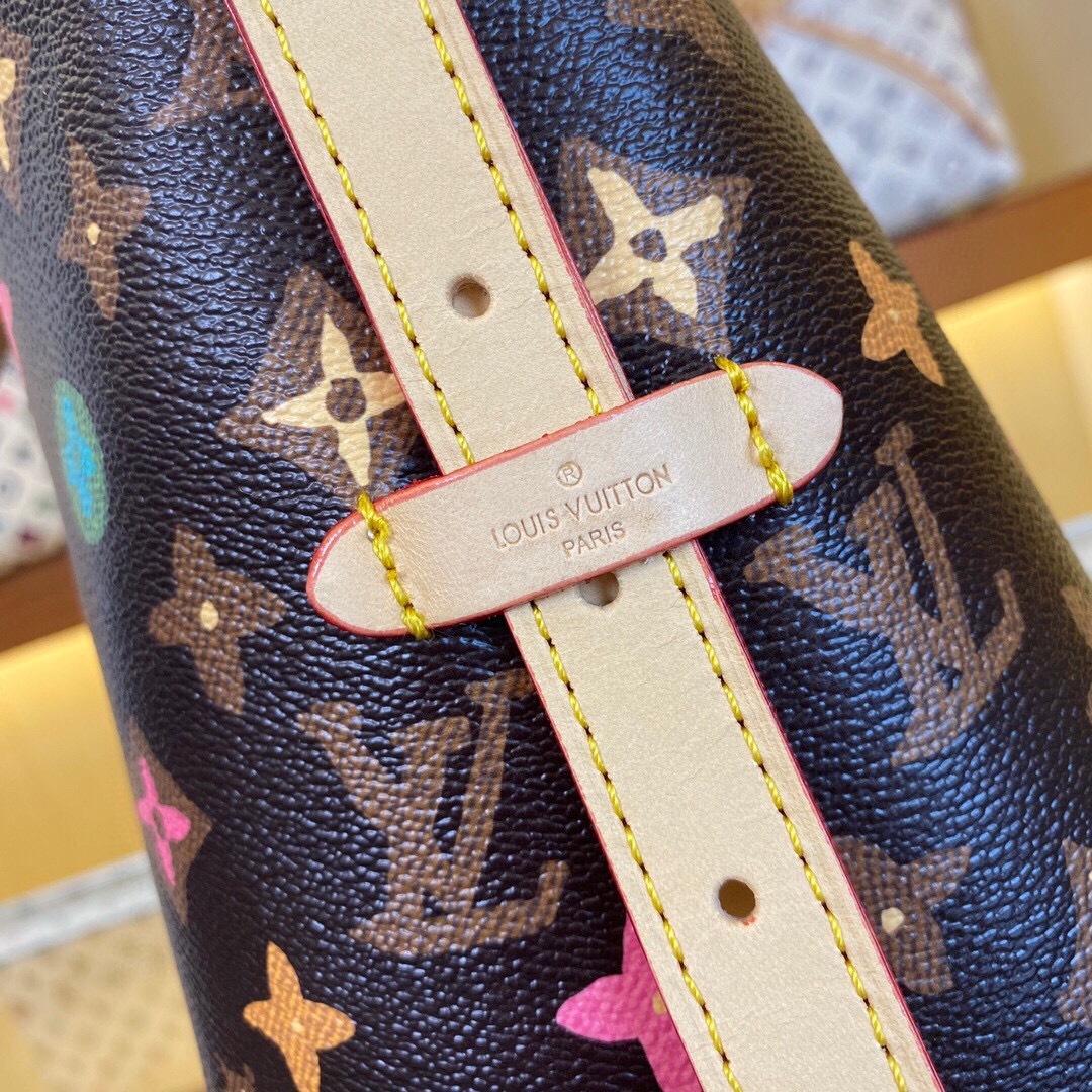 变色皮,,M24707,M46203 小号推出崭新 CarryAll 中号手袋,以 Monogram 帆