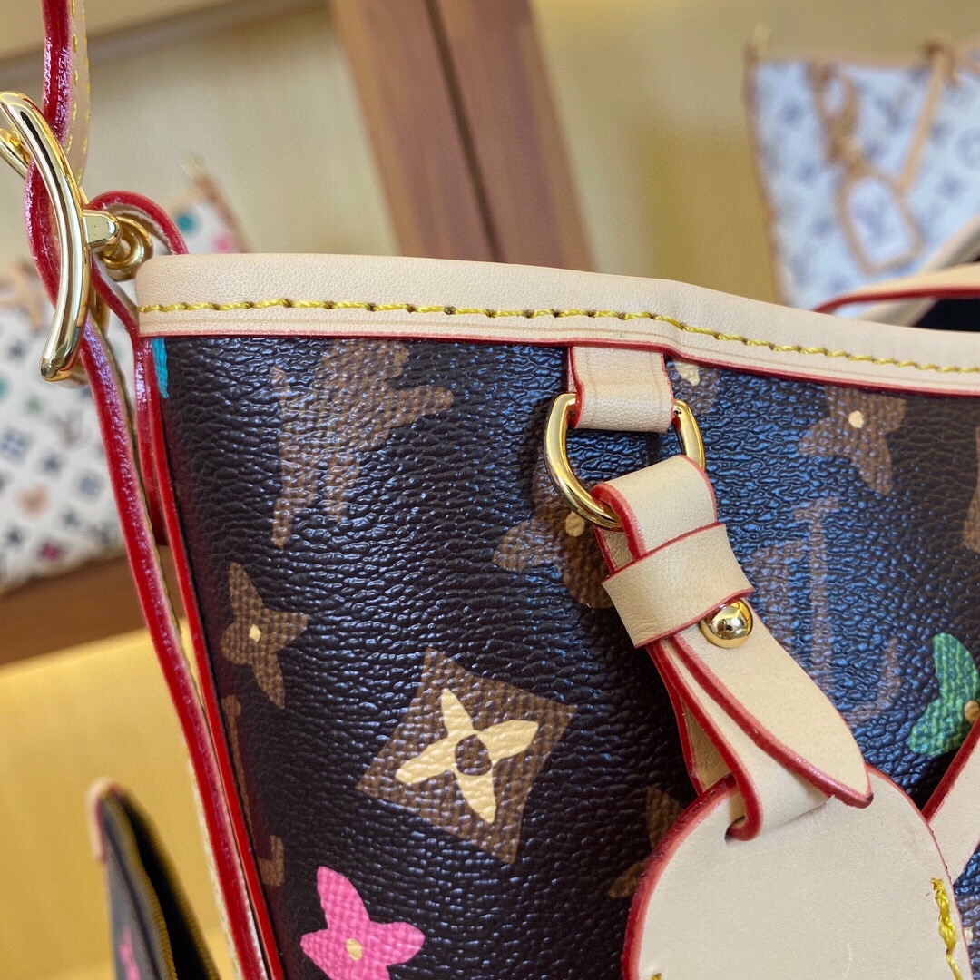 变色皮,,M24707,M46203 小号推出崭新 CarryAll 中号手袋,以 Monogram 帆