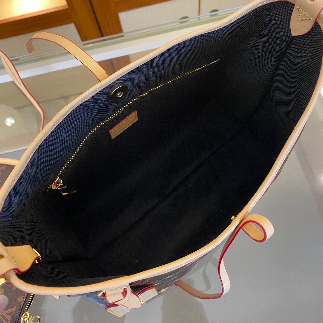 变色皮,,M24707,M46203 小号推出崭新 CarryAll 中号手袋,以 Monogram 帆