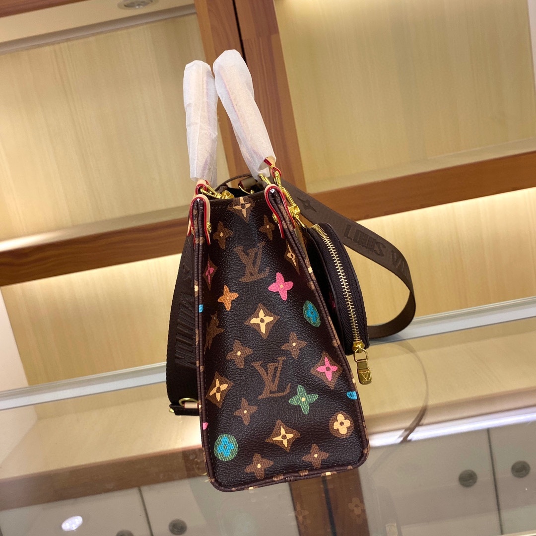 ,M24079,M24533,M46629,M22976,M59856本款 OnTheGo 小号手袋为
