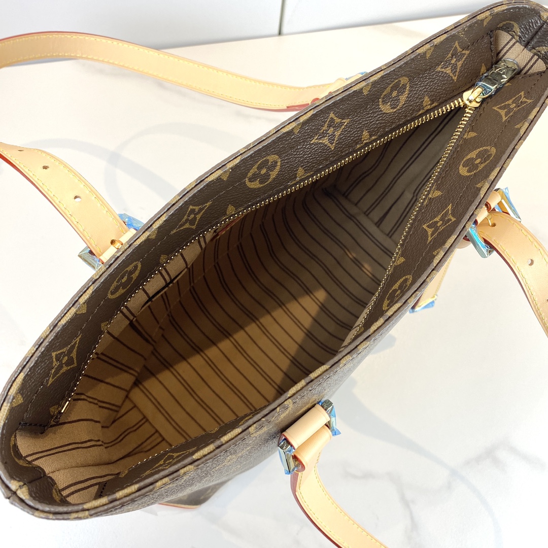 Louis Vuitton Piano Tote Bag Monogram Canvas, Leather Trim, and Gold Hardware 9 i1725773273 2639 7