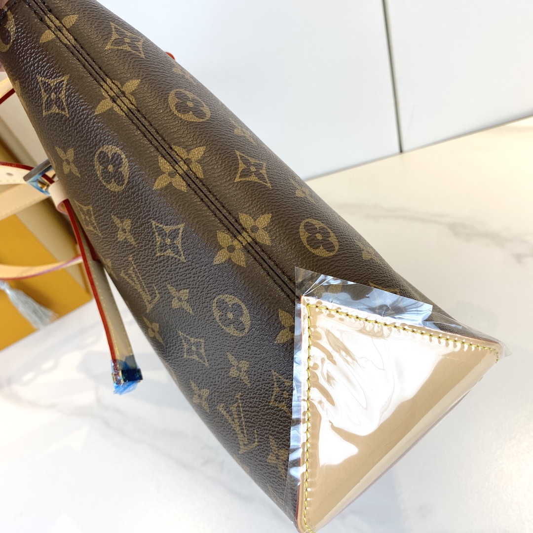 Louis Vuitton Piano Tote Bag Monogram Canvas, Leather Trim, and Gold Hardware 3 i1725773273 3417 2
