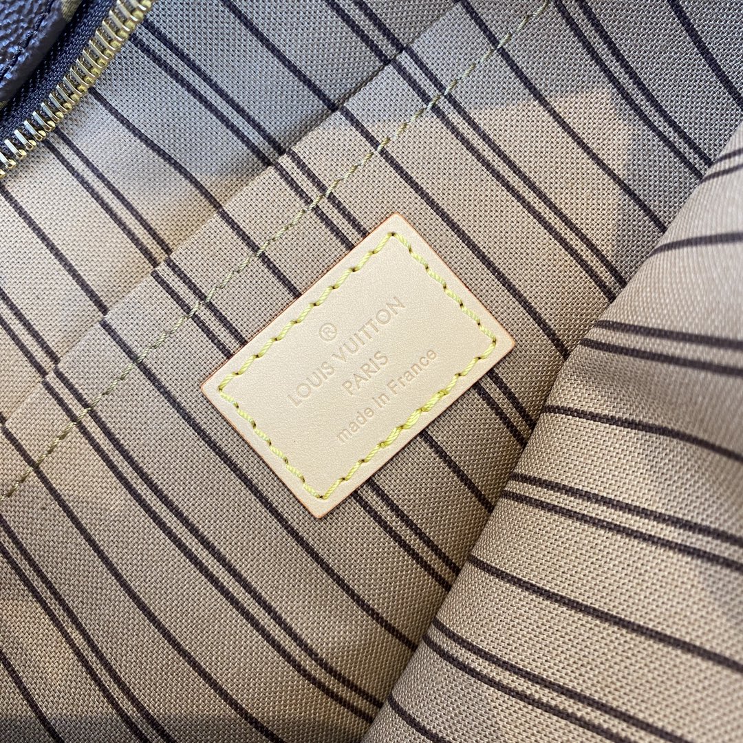 Louis Vuitton Piano Tote Bag Monogram Canvas, Leather Trim, and Gold Hardware 8 i1725773273 794 6