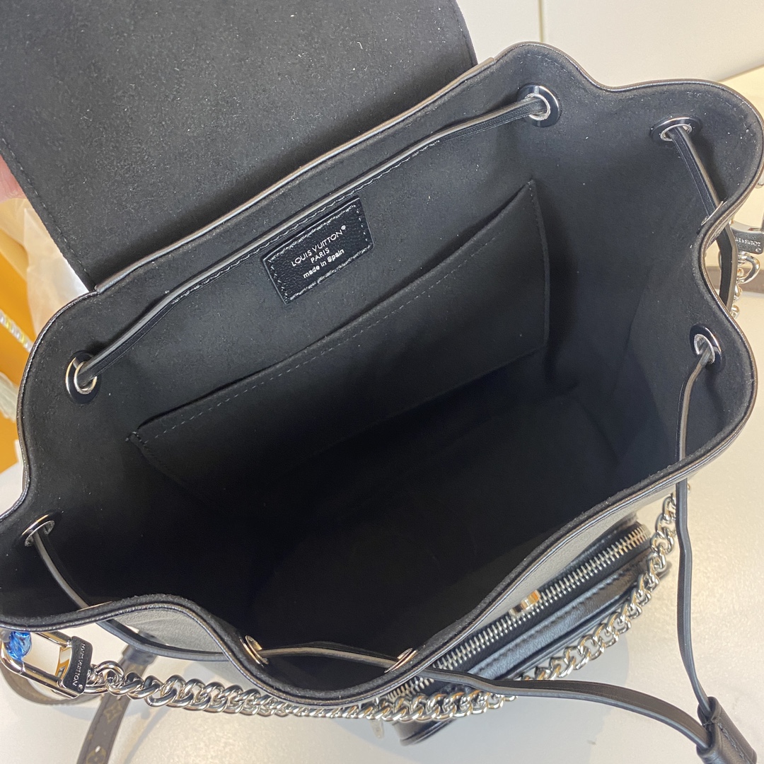 Louis Vuitton Montsouris PM Black Leather Backpack for Women, 28 x 30 x 18 cm 9 i1725984829 5691 8