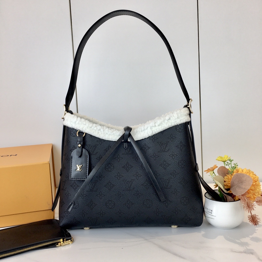 。 最新款M11843,M46203,中古 灵感源自档案馆的复古细节,尤其值得称道的莫过于可脱卸式拉链手