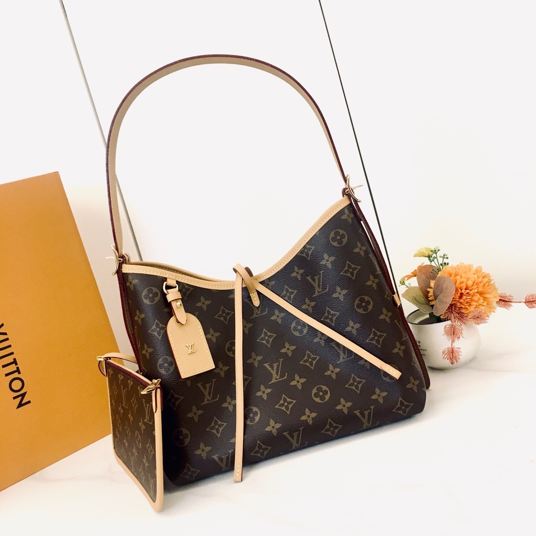 ,M46203 推出崭新 CarryAll 手袋,以 Monogram 帆布和皮革饰边塑造贴合身形的设计