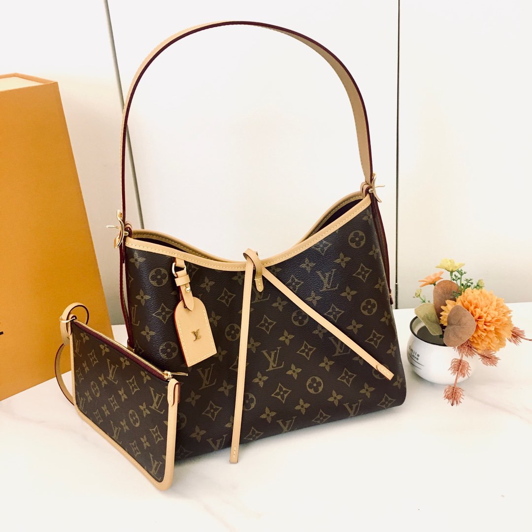 ,M46203 推出崭新 CarryAll 手袋,以 Monogram 帆布和皮革饰边塑造贴合身形的设计