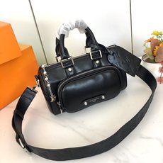 ,M13988,本款Keepall Bandoulière 25手袋为粒面皮革融入绒面细节和做旧效果金属件,以线绳拉链头 ,M13988,本款Keepall Bandoulière 25手袋为粒面皮革融入绒面细节和做旧效果金属件,以线绳拉链头