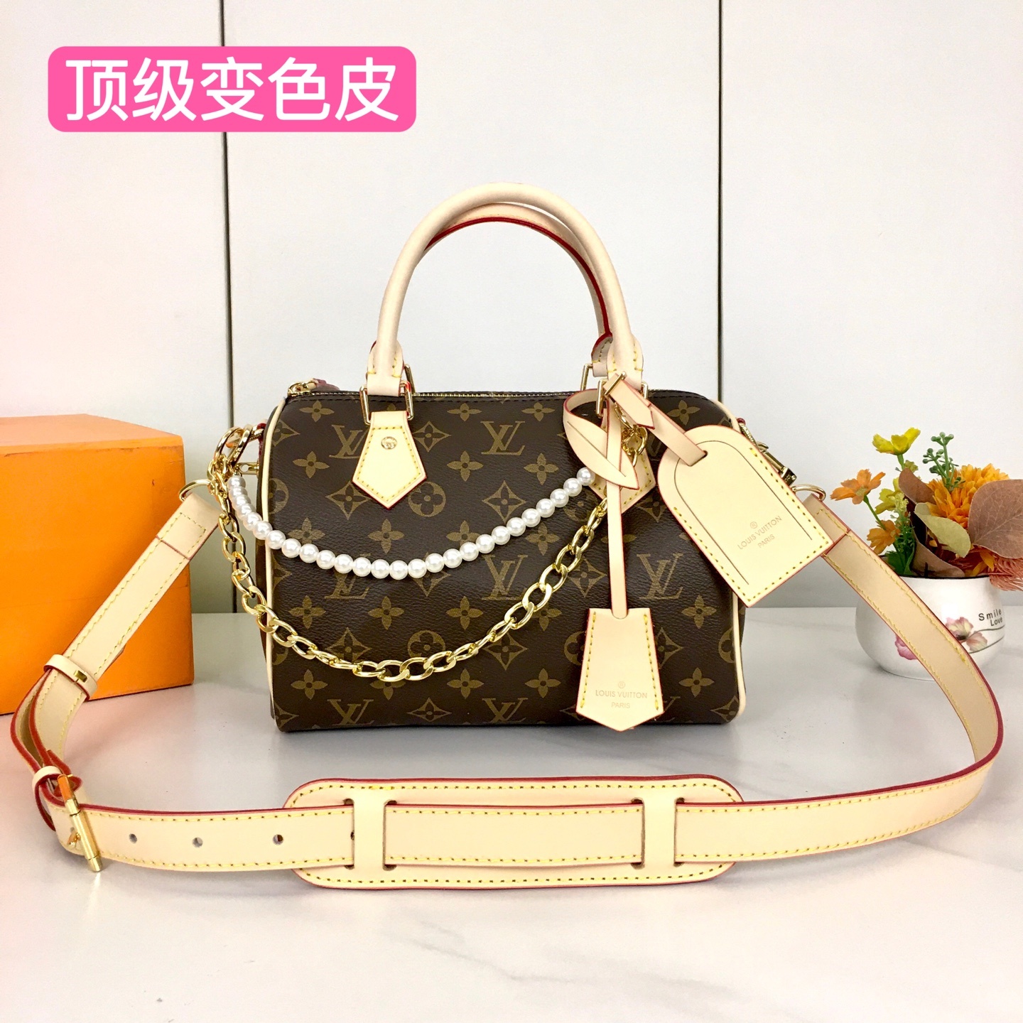 ,配大肩带,顶级原版,M40391,SPeedy 25手袋 是款一完美的都市手袋。 标志性造的型与经典的