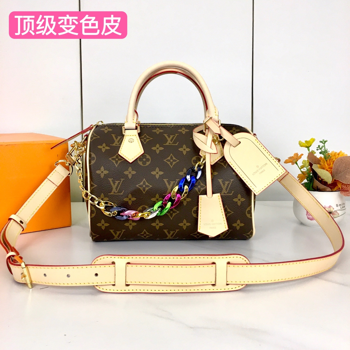 ,配大肩带,顶级原版,M40391,SPeedy 25手袋 是款一完美的都市手袋。 标志性造的型与经典的