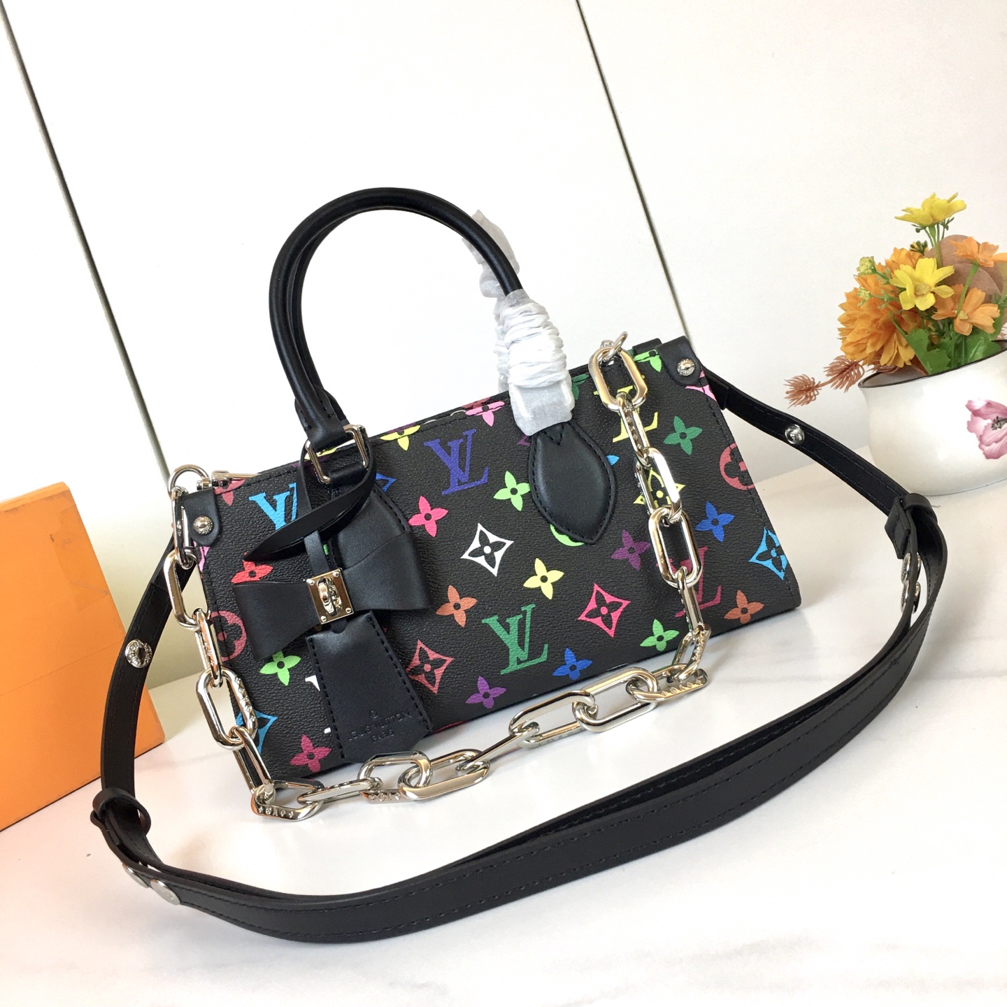 ,M13260 M46653 村上隆联名款 黑彩 白彩 本款 OnTheGo East West 手袋选