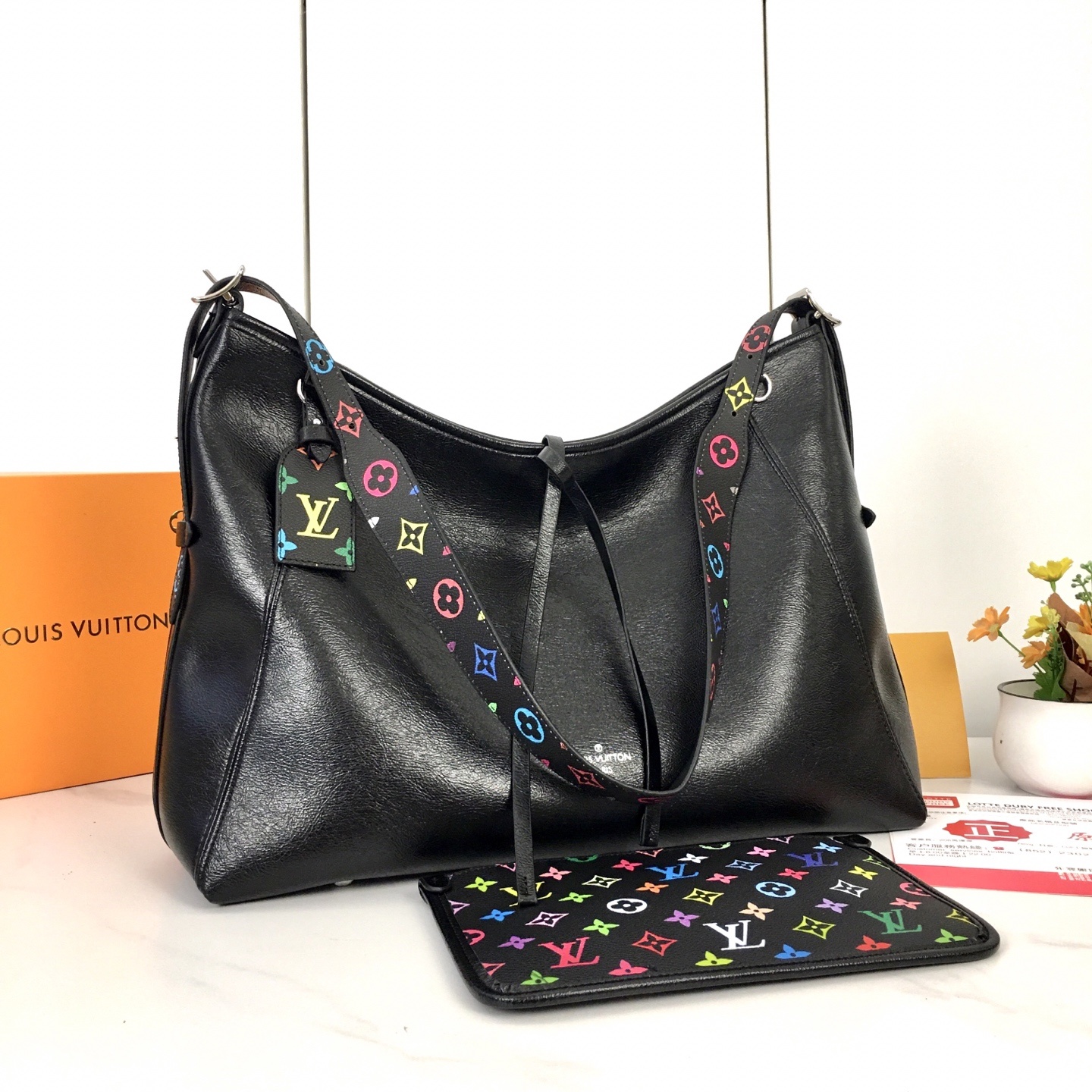 ,M13105,大号 路易威登推出崭新 CarryAll 中号手袋,以 Monogram 帆布和皮革饰边