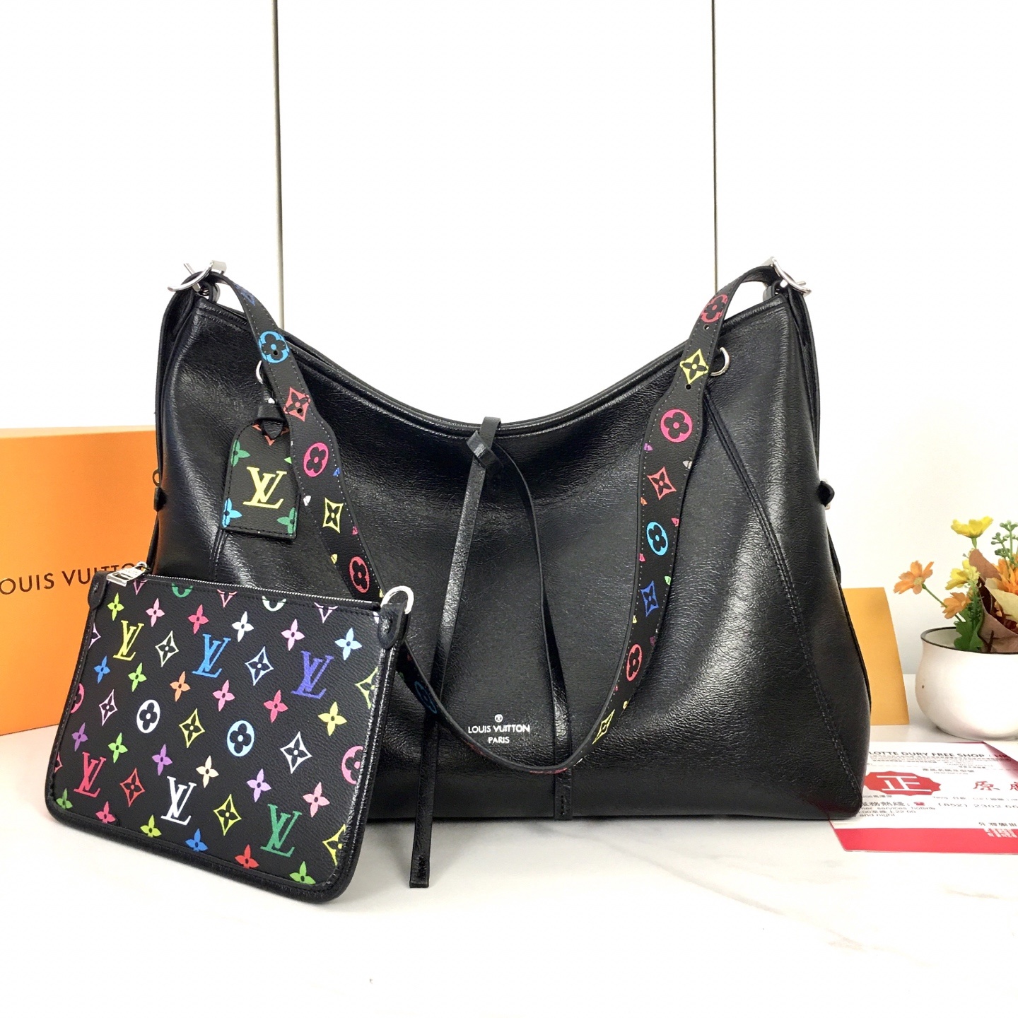 ,M13105,大号 路易威登推出崭新 CarryAll 中号手袋,以 Monogram 帆布和皮革饰边