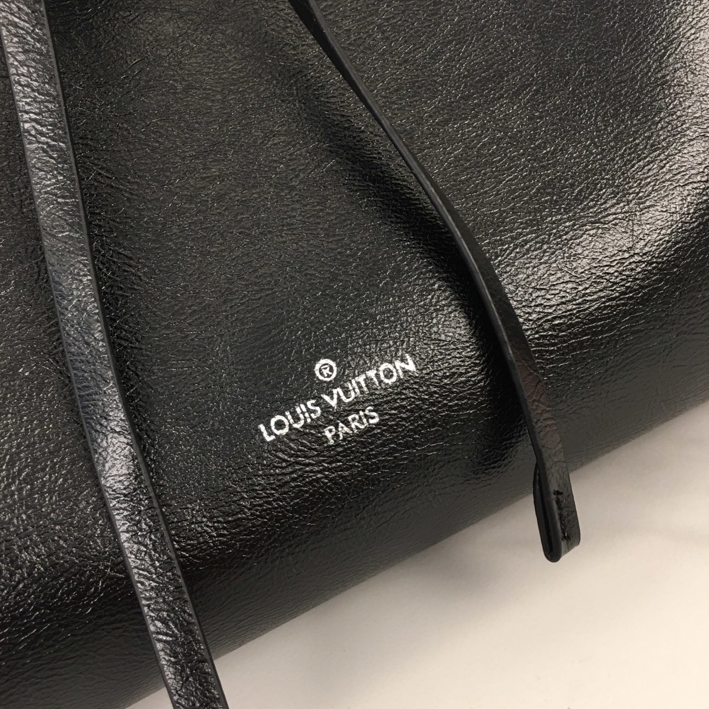 ,M13105,大号 路易威登推出崭新 CarryAll 中号手袋,以 Monogram 帆布和皮革饰边