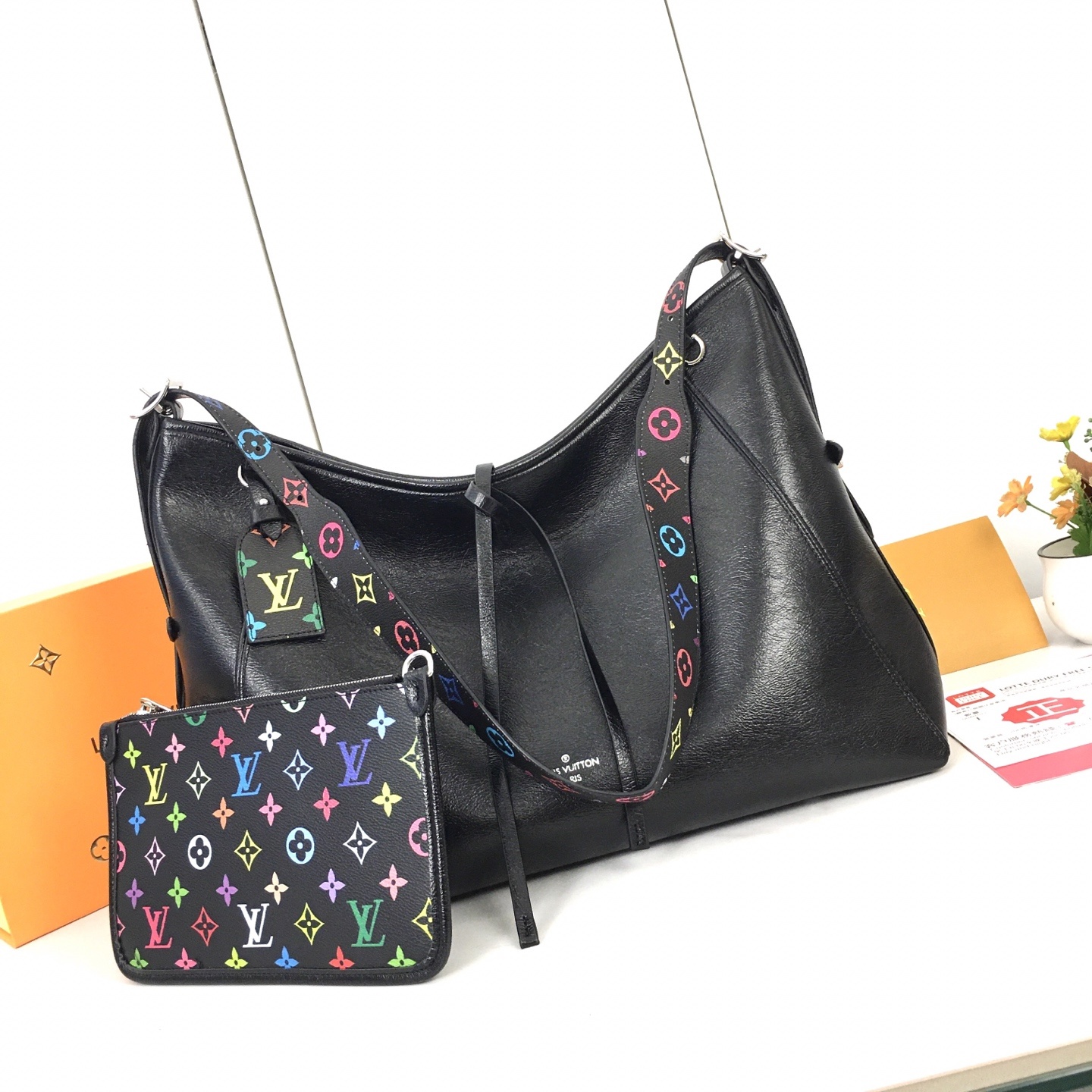 ,M13105,大号 路易威登推出崭新 CarryAll 中号手袋,以 Monogram 帆布和皮革饰边