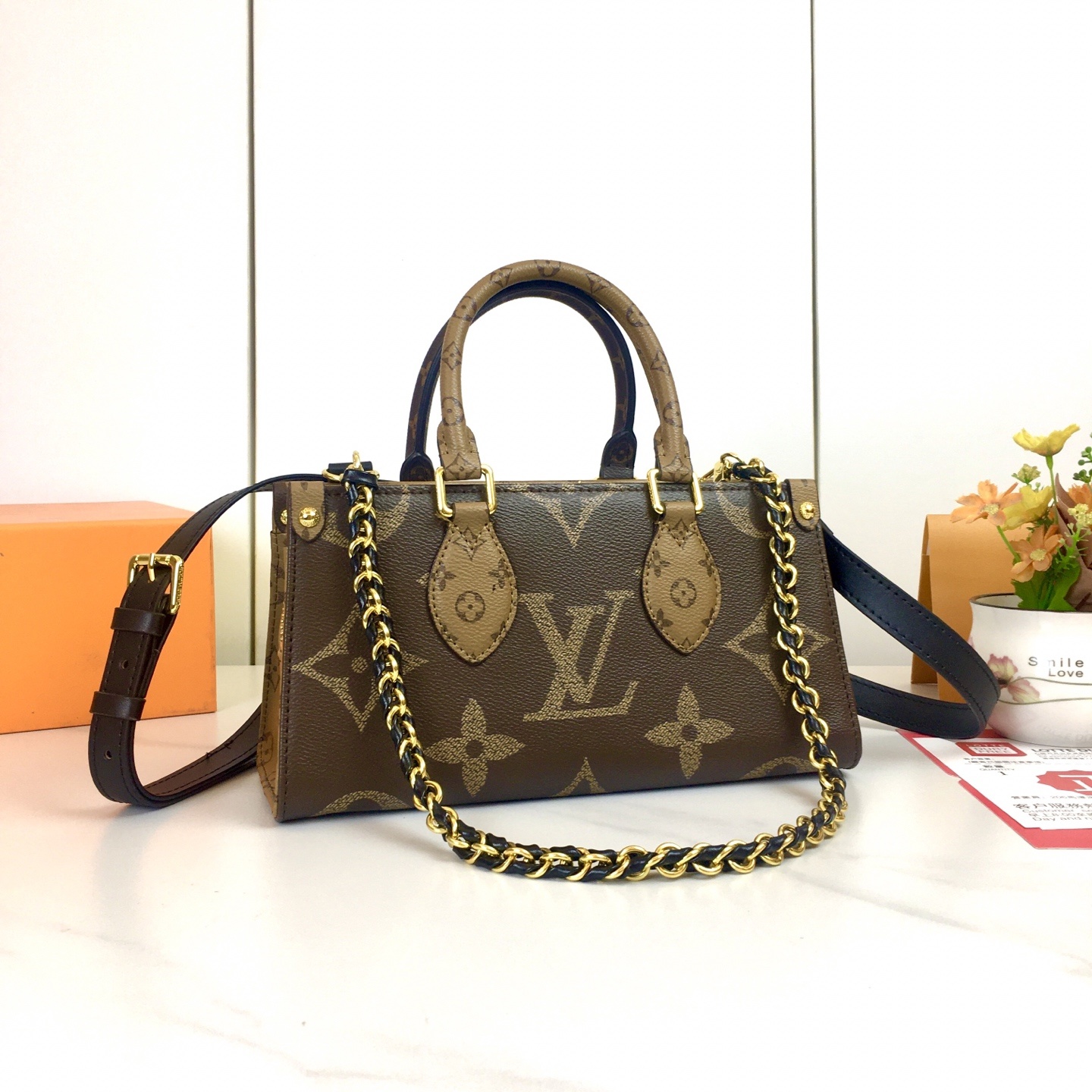 ,原版 M14236 M14213 M46653 本款 OnTheGo East West 手袋以涂层帆