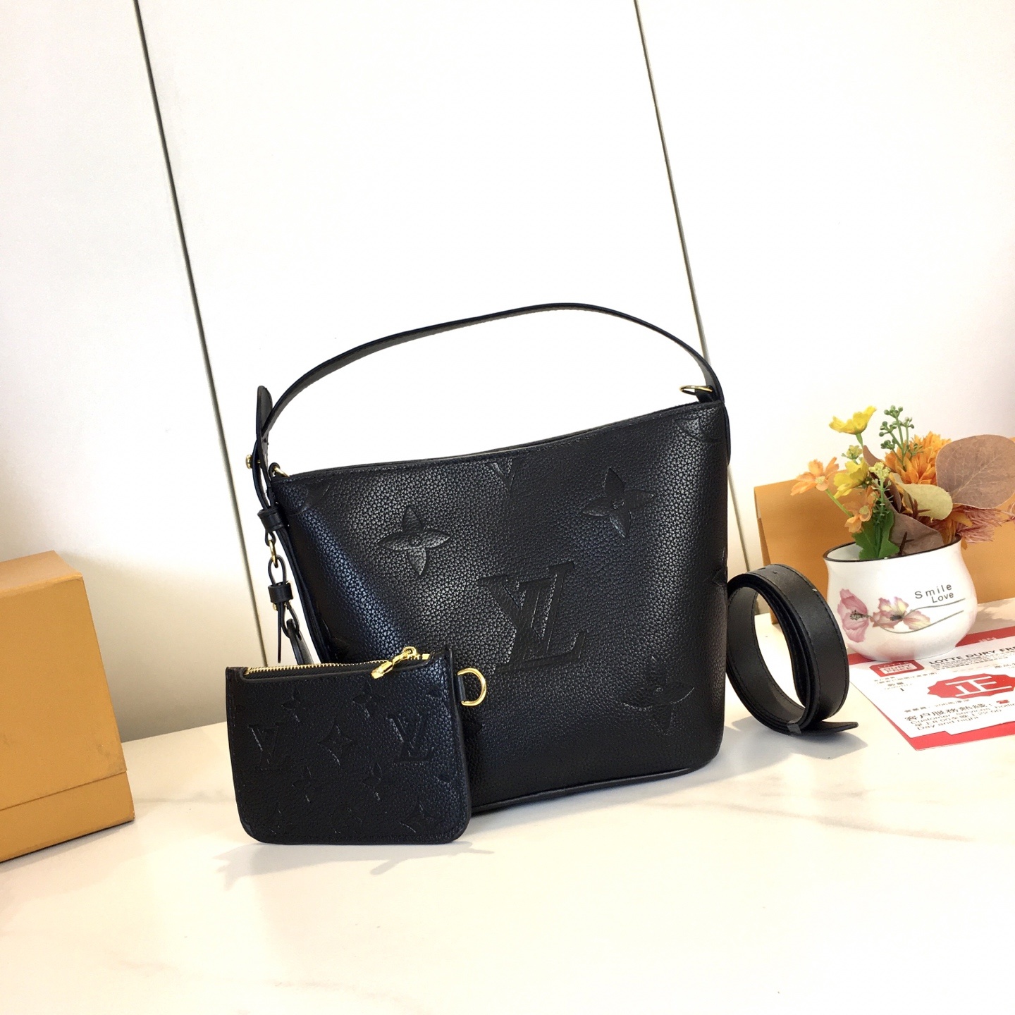 ,升级原版 M12925【ALL IN BB 水桶手袋】本款 All InBB手袋为Monogram帆布