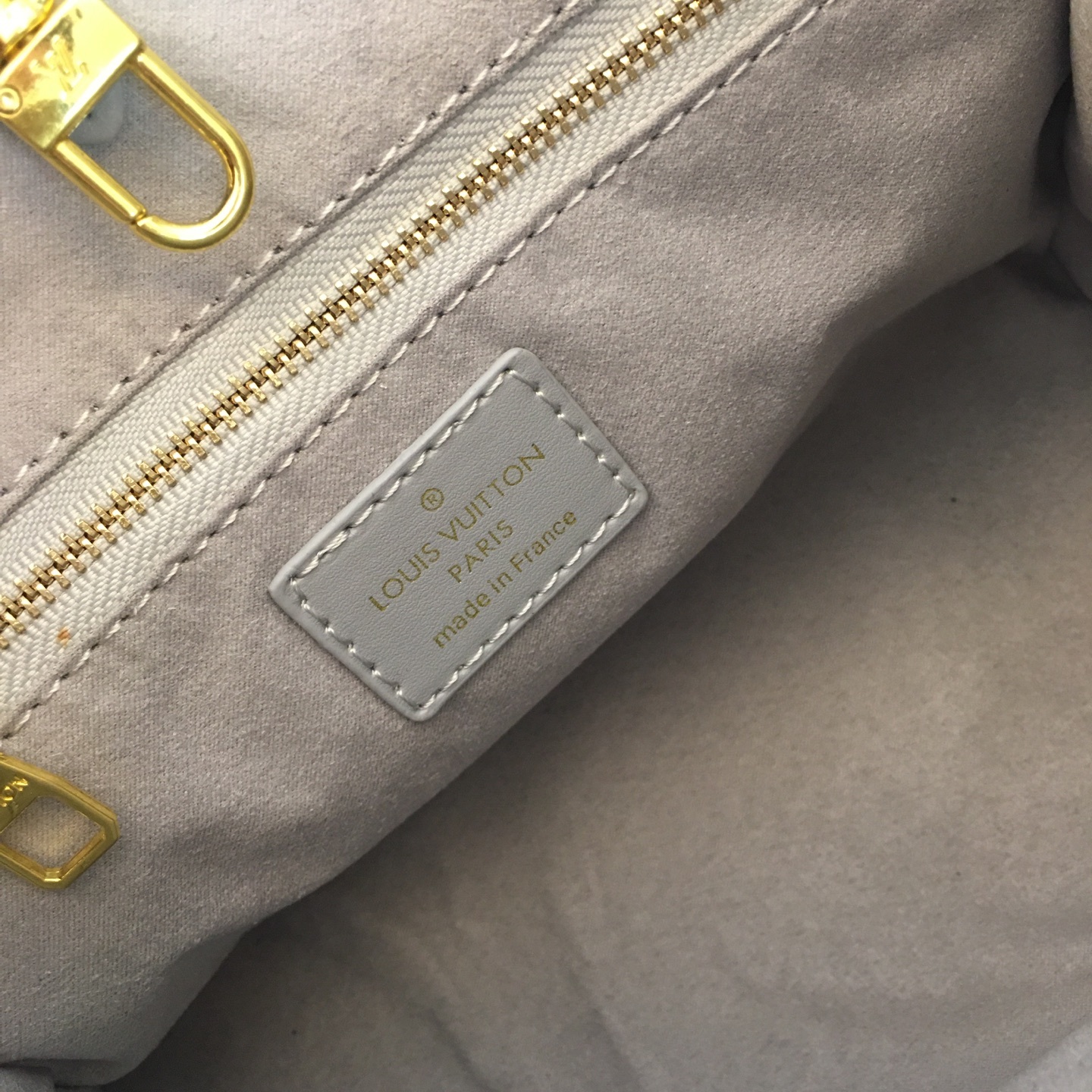 ,M46373彩虹🌈渐变系列,独家实拍!本款 OnTheGo 小号手袋拼合 Monogram 和 Mon