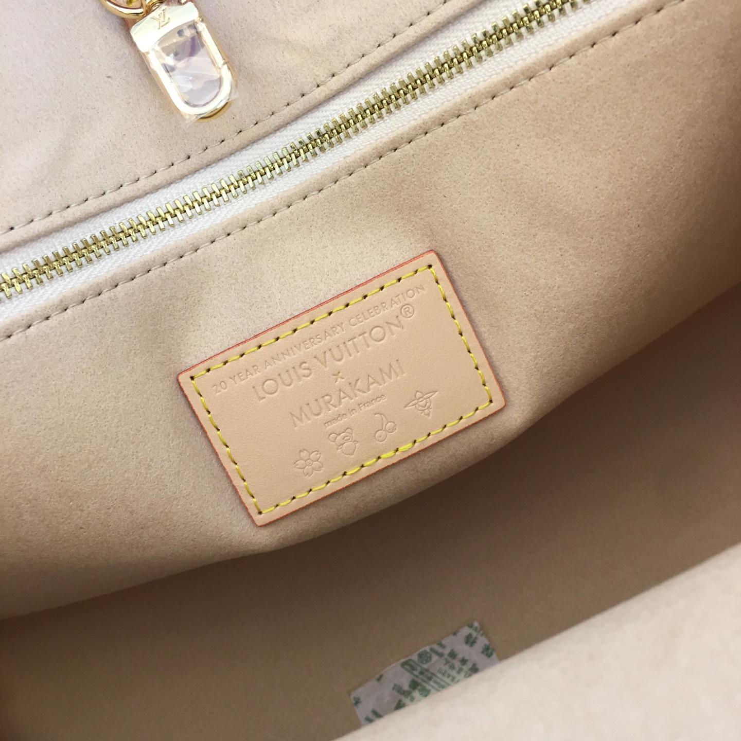 Louis Vuitton OnTheGo Murakami Takashi White Multicolor Monogram Tote Bag 5 i1742578294957 5602 0 7