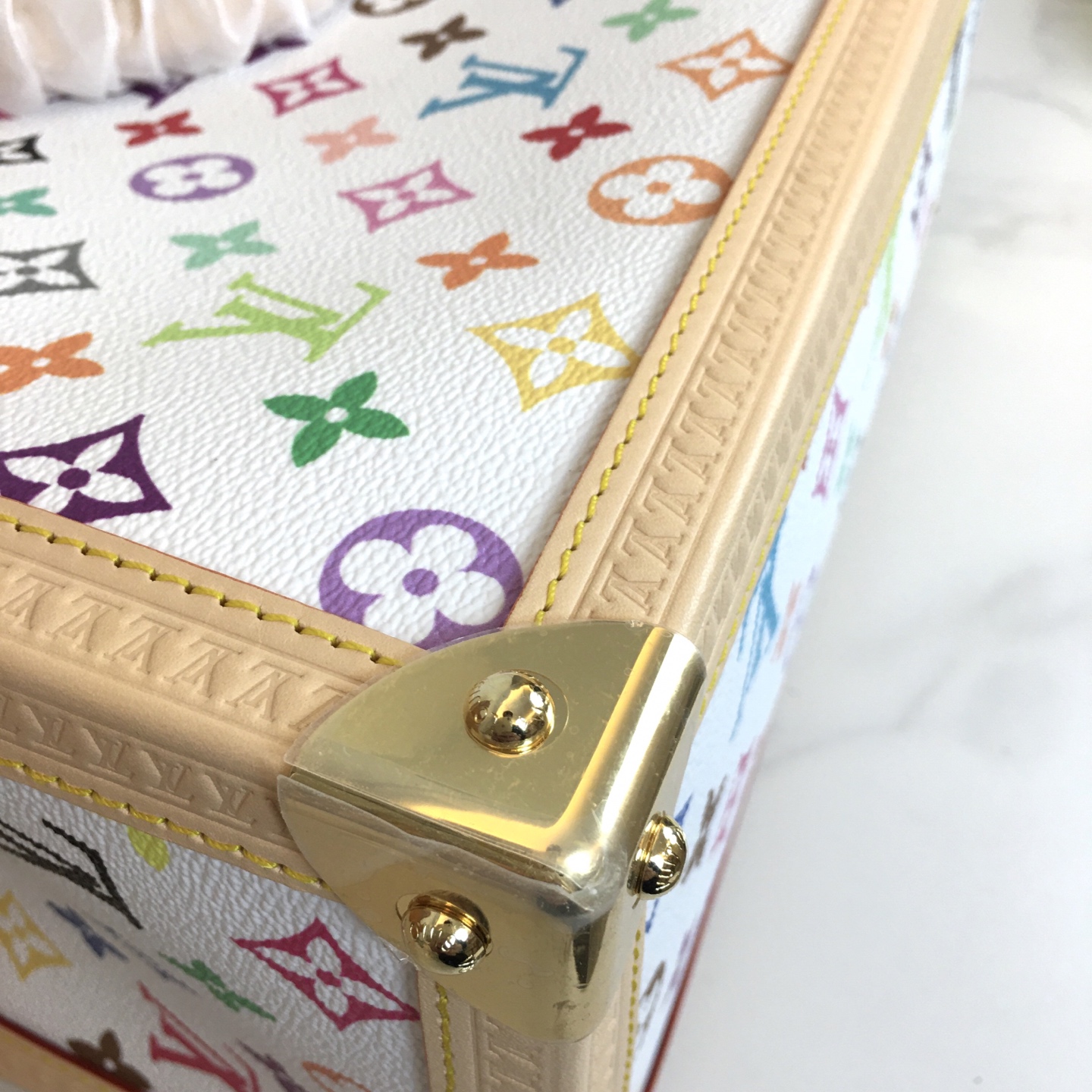 Louis Vuitton OnTheGo Murakami Takashi White Multicolor Monogram Tote Bag 4 i1742578299332 2753 0 4