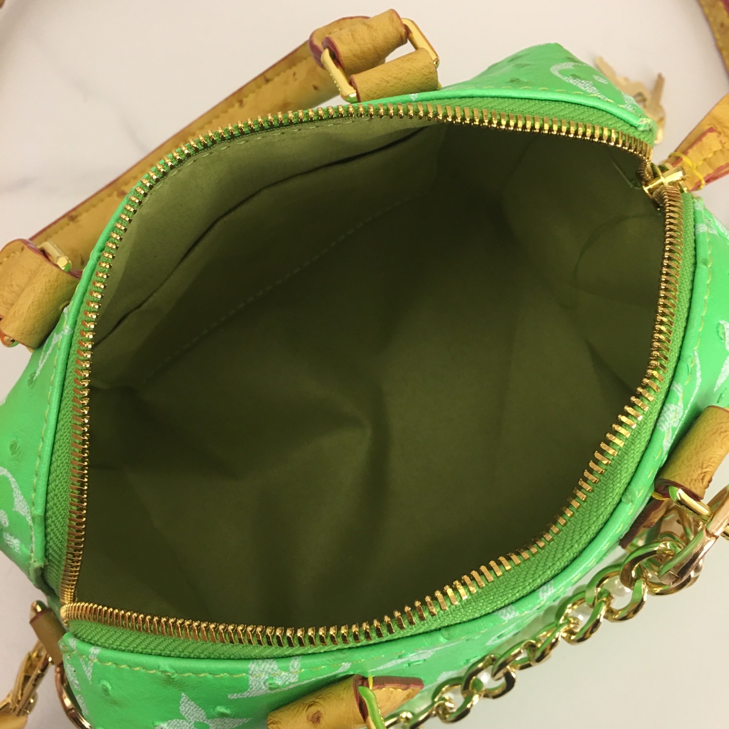 ,M87682,本款 LV x YK Nano Speedy 手袋选择阐述路易威登 x 草间弥生合作系列