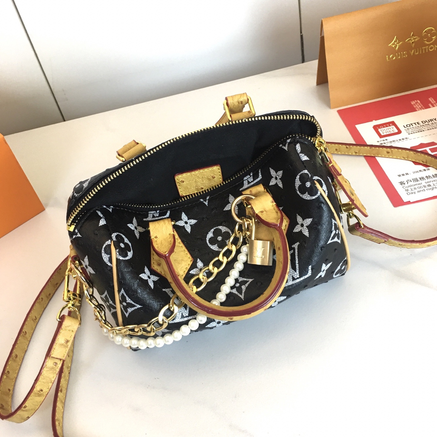 ,M87682,本款 LV x YK Nano Speedy 手袋选择阐述路易威登 x 草间弥生合作系列