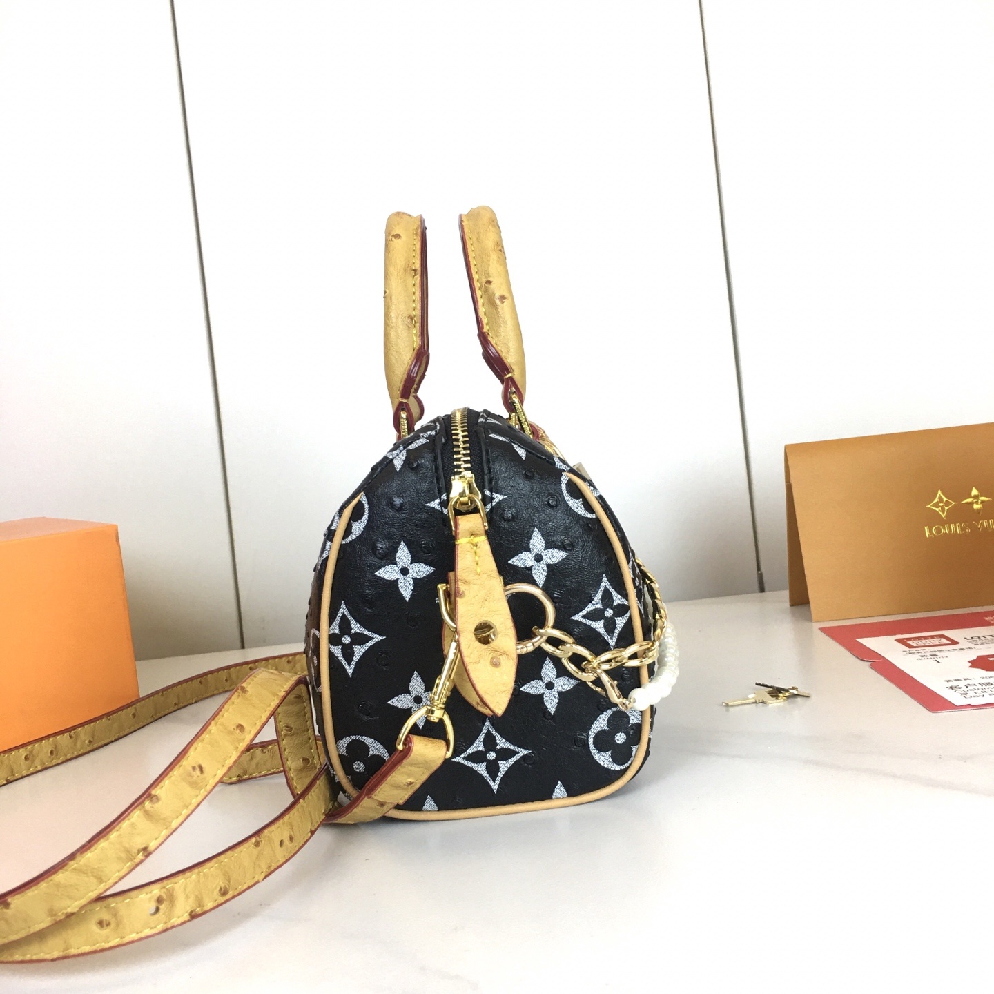 ,M87682,本款 LV x YK Nano Speedy 手袋选择阐述路易威登 x 草间弥生合作系列